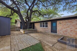 2416 S 5th St in Austin, TX - Building Photo