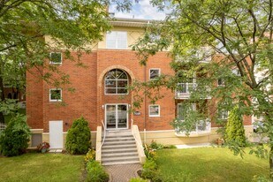 7026 Marie-Rollet Rue in Montréal, QC - Building Photo