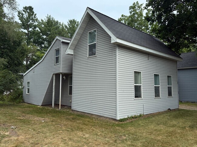 317 13th Ave W in Menomonie, WI - Building Photo - Building Photo