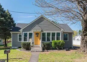 1 W Post Rd in Morrisville, PA - Building Photo