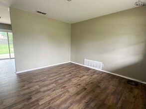 1632 Las Vegas Trail in Wichita Falls, TX - Building Photo - Building Photo