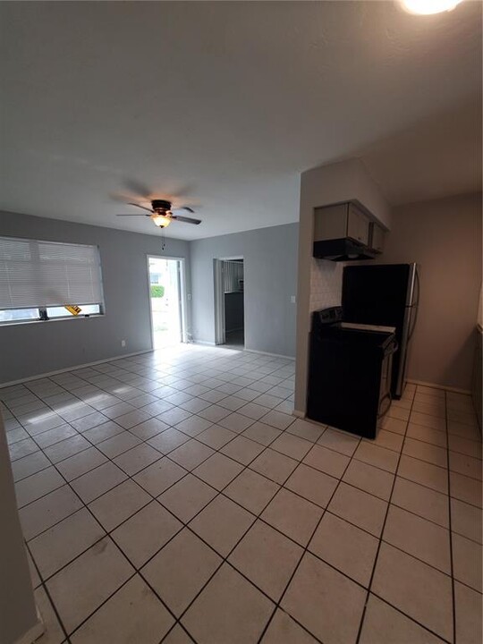 1826 Sherman St, Unit 3 in Hollywood, FL - Building Photo