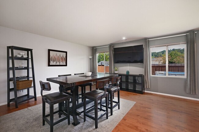 114 Ross Ave NW in Orting, WA - Building Photo - Building Photo