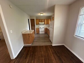 7500 E 76th St in Kansas City, MO - Building Photo - Building Photo