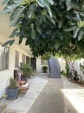 1641 Westgate Avenue, in Los Angeles, CA - Foto de edificio - Building Photo