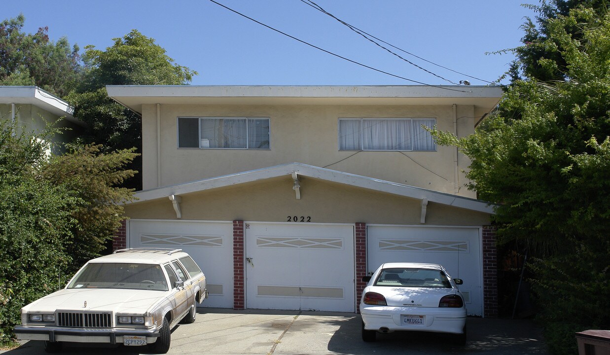 2022 Damuth St in Oakland, CA - Building Photo