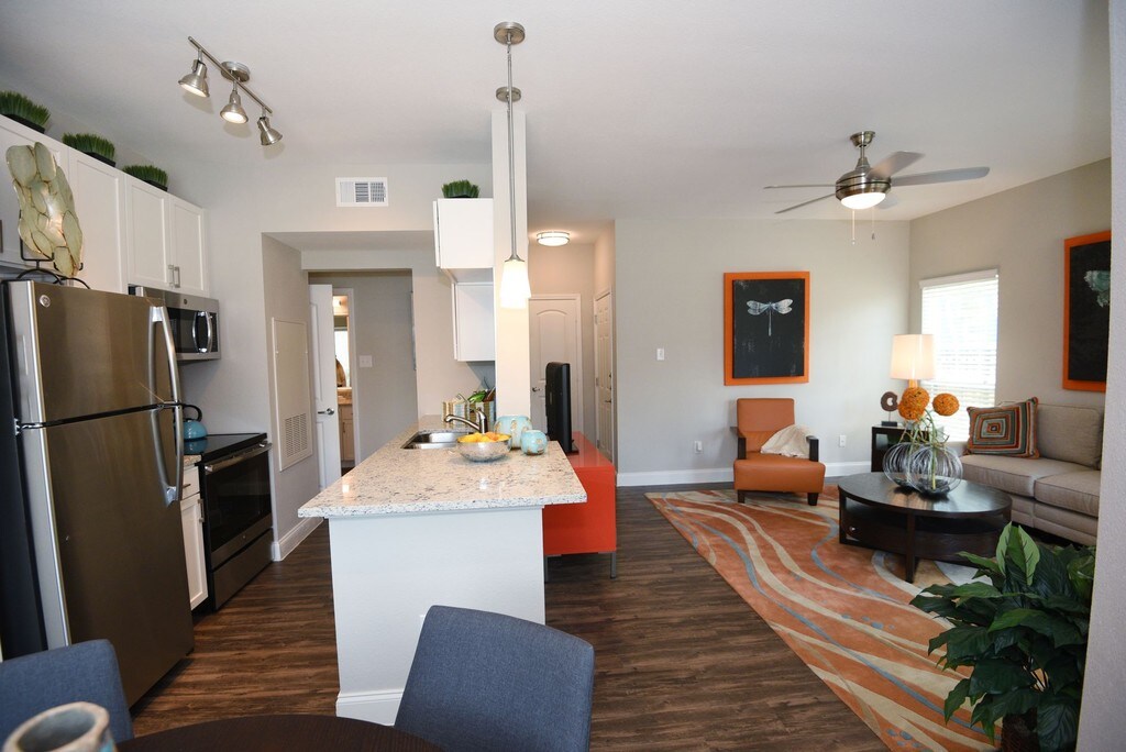 Green Tree Place Apartments in Houston, TX