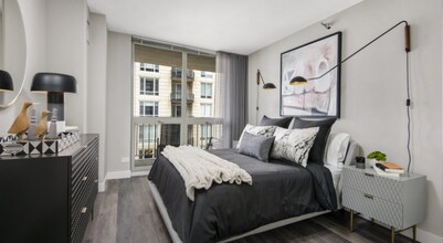 37 E Delaware Pl in Chicago, IL - Foto de edificio - Building Photo