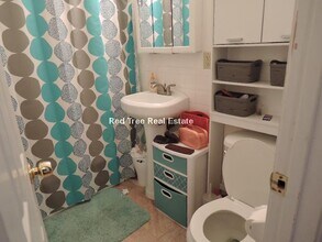 23 Egremont Rd, Unit 3 in Boston, MA - Foto de edificio - Building Photo