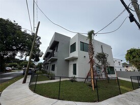 6480 NE 1st Pl in Miami, FL - Building Photo