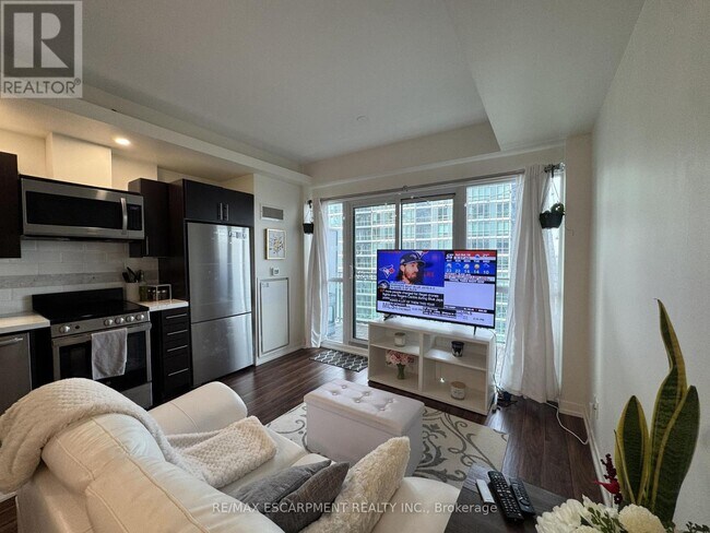 2221-165 Legion Rd N in Toronto, ON - Building Photo - Building Photo