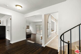 8309 Denise Ln in Los Angeles, CA - Building Photo - Building Photo