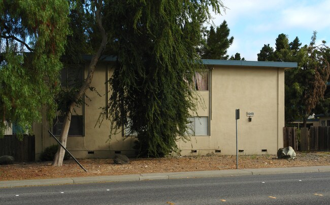 1649 Calaveras Boulevard in Milpitas, CA - Foto de edificio - Building Photo