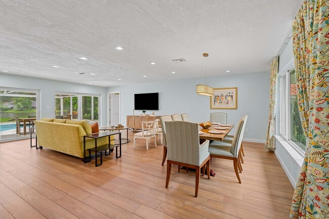 2218 Kings Lake Blvd in Naples, FL - Building Photo - Building Photo