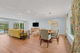 2218 Kings Lake Blvd in Naples, FL - Building Photo - Building Photo