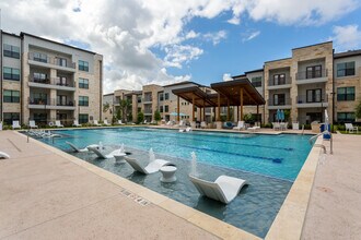Lenox SoCo in Austin, TX - Foto de edificio - Building Photo