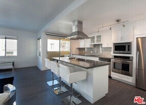131 S Maple Dr in Beverly Hills, CA - Building Photo