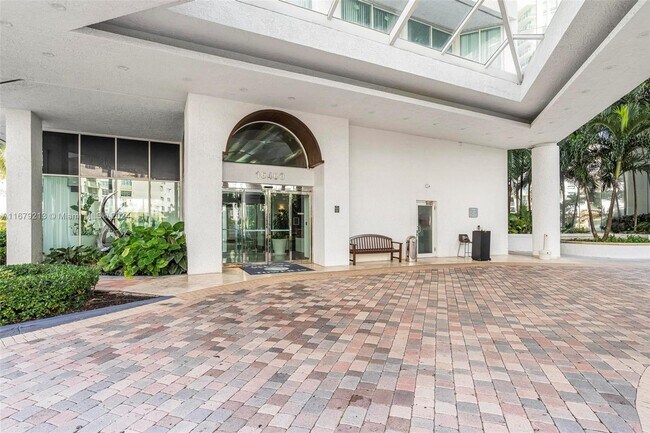 16400 Collins Ave, Unit #2844 in Sunny Isles Beach, FL - Building Photo - Building Photo