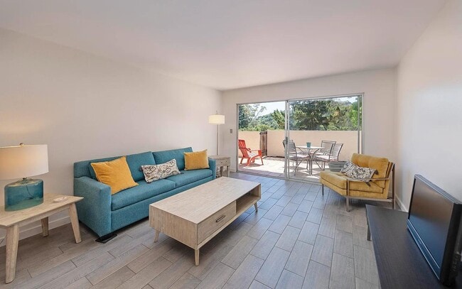 1066 Miramonte Dr in Santa Barbara, CA - Building Photo - Building Photo