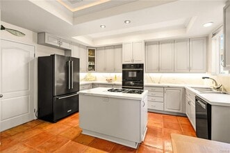 1827 Barry Ave in Los Angeles, CA - Building Photo - Building Photo