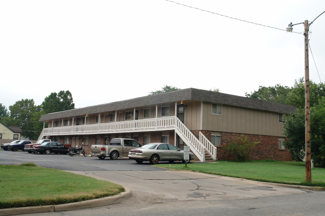 Biscayne Apartments in Wichita, KS - Building Photo