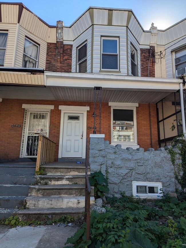 property at 5504 Lansdowne Ave