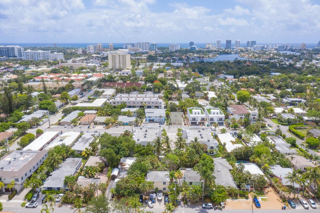 820 NE 16th Terrace in Fort Lauderdale, FL - Building Photo