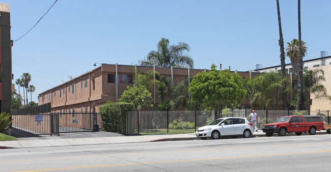 7631 Laurel Canyon Blvd in North Hollywood, CA - Building Photo - Building Photo