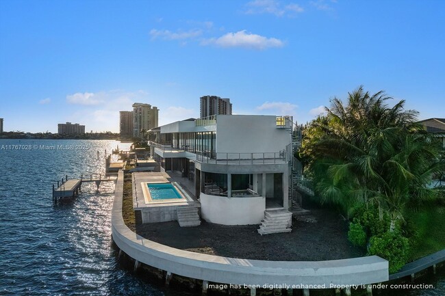 11400 N Bayshore Dr in North Miami, FL - Building Photo - Building Photo