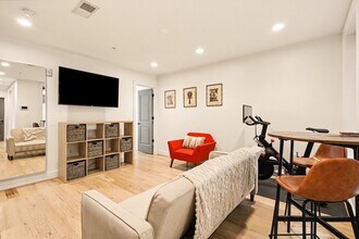 811 Upshur St NW, Unit 1 in Washington, DC - Foto de edificio - Building Photo