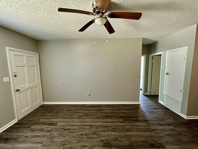 1103 W La Rua St in Pensacola, FL - Foto de edificio - Building Photo