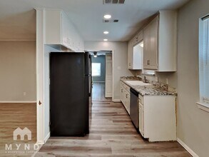 904 Redbud St in Crowley, TX - Building Photo - Building Photo