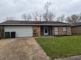 15735 Munson Ln in Houston, TX - Building Photo