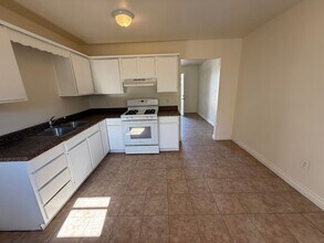 16248 Yucca St in Hesperia, CA - Building Photo - Building Photo