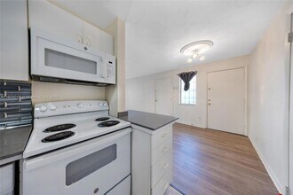 8701 SW 141st St, Unit F6 in Palmetto Bay, FL - Building Photo - Building Photo