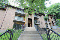 Forest Ridge Apartments in Cedar Rapids, IA - Building Photo - Building Photo