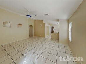 7739 Whitesboro Ct in Las Vegas, NV - Foto de edificio - Building Photo