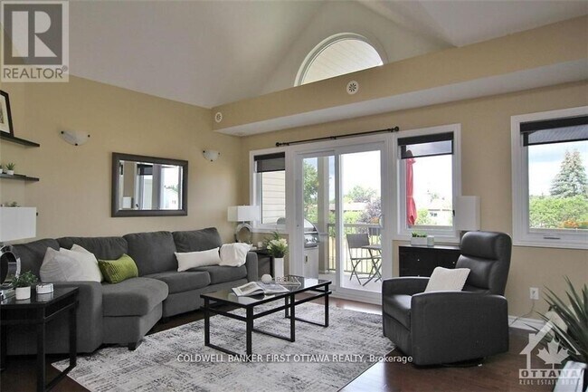 137 HARTHILL Way in Ottawa, ON - Building Photo - Building Photo