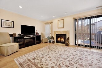 4 Stanford Ct in Wantagh, NY - Building Photo - Building Photo