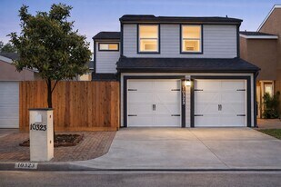 10323 Bridgeland Ln in Houston, TX - Building Photo