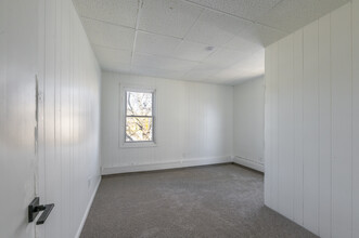 36 High St in Bristol, CT - Building Photo - Interior Photo