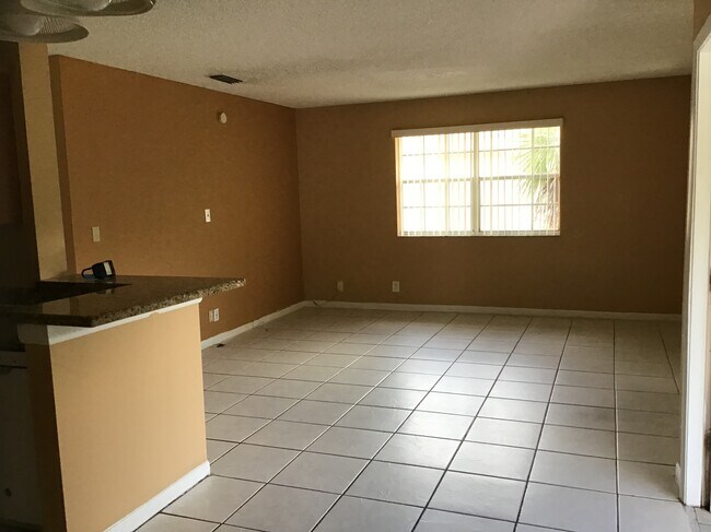 11502 NW 43rd St, Unit 11502 in Coral Springs, FL - Foto de edificio - Building Photo