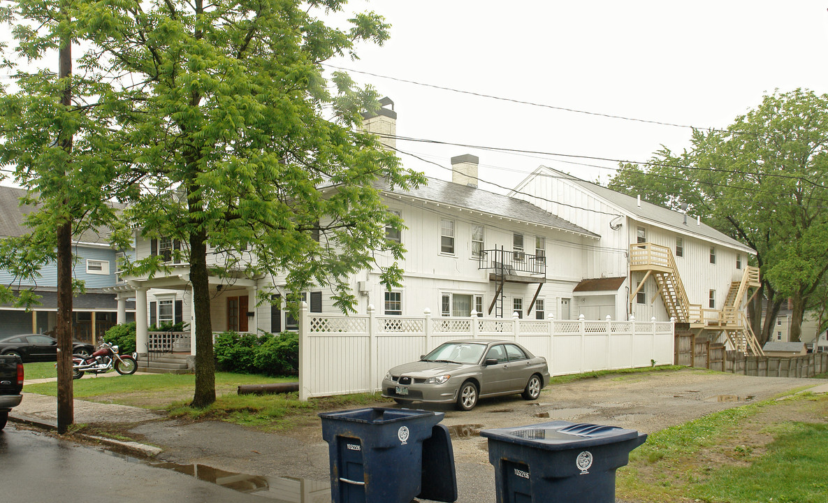 8 Abbott St in Nashua, NH - Building Photo