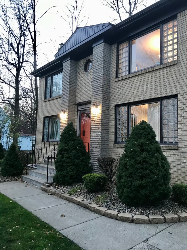 53 Arlington Rd, Unit 2 in Buffalo, NY - Building Photo - Building Photo