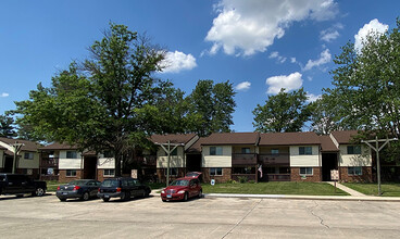 17th Place Apartments in Mattoon, IL - Foto de edificio - Building Photo