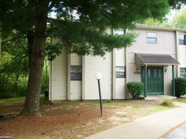 1056 Brandywine Blvd-Unit -E in Zanesville, OH - Building Photo - Building Photo