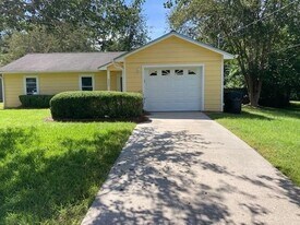 3232 Riddle Dr in Tallahassee, FL - Building Photo