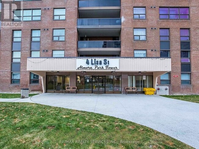 4 Lisa St. in Brampton, ON - Building Photo - Building Photo