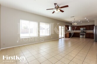 1179 E Desert Springs Way in San Tan Valley, AZ - Foto de edificio - Building Photo