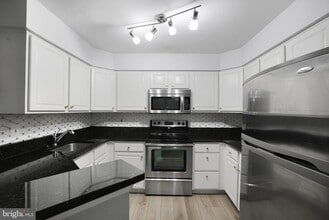 7812 Mayfair Cir in Ellicott City, MD - Building Photo - Building Photo